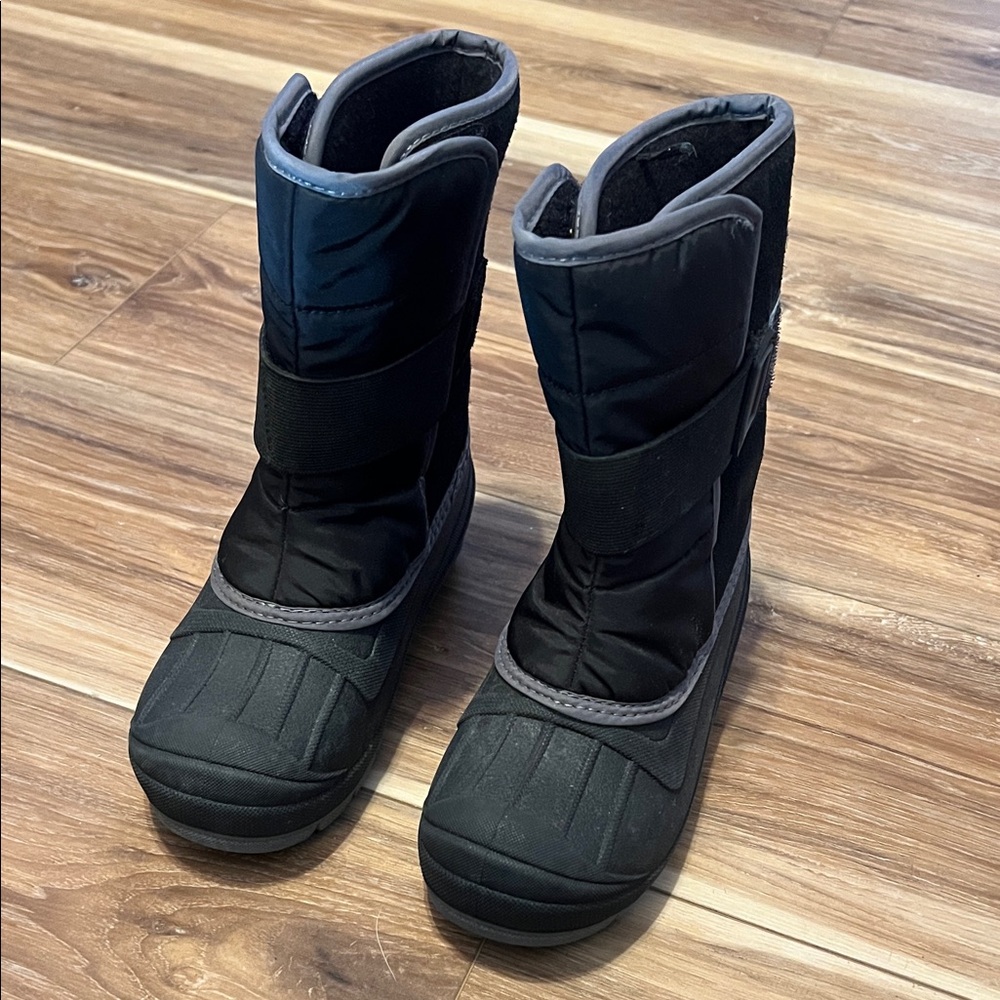 Cat & Jack Black and Gray Waterproof Thermolite Warmer Kids Snow Boots